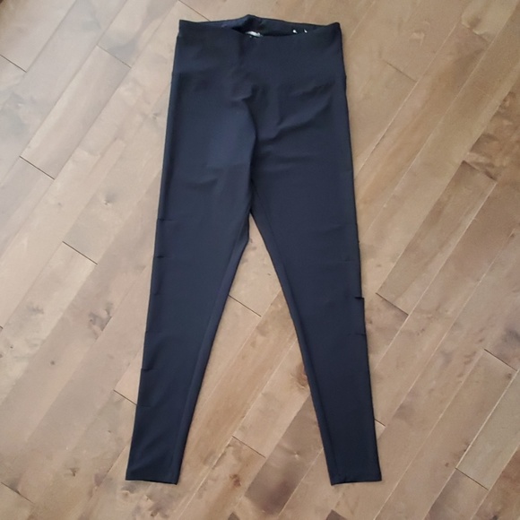 🆕️ NWOT Slit Leggings Marika🤸‍♀️ - Picture 4 of 7